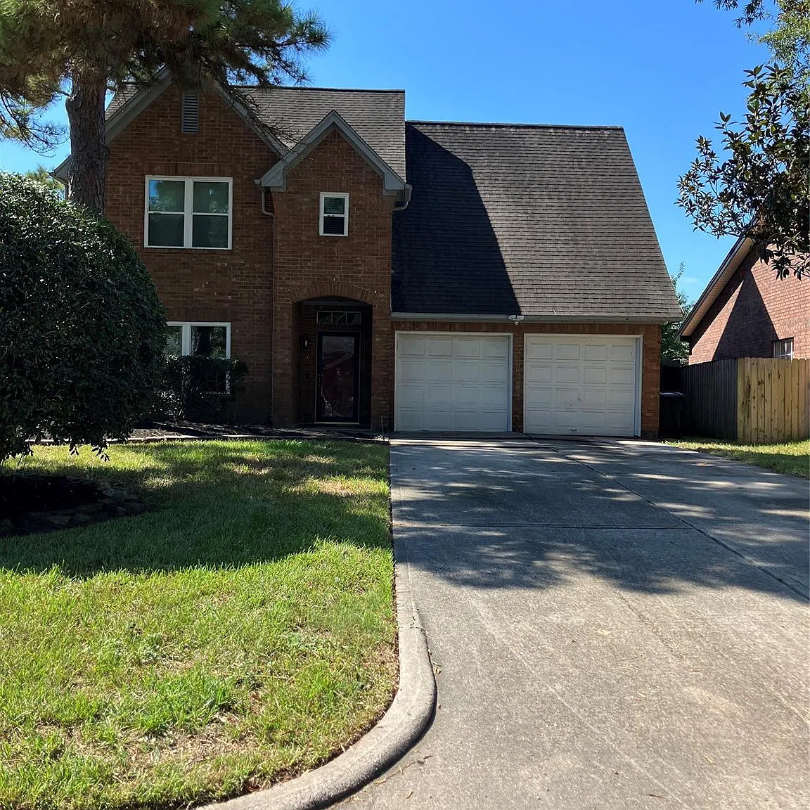4 bed, 2.5 bath, 2297 sqft, $2,400 — Photo 2
