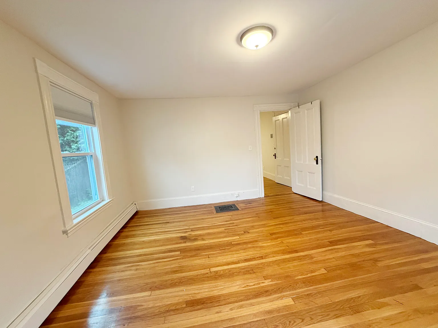1 bed, 700 sqft, $1,900 — Photo 3