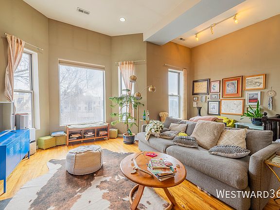 2nd image of 1350 W Augusta Blvd #3