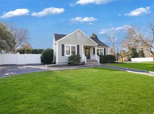 72 Edgewood Rd, West Islip, NY 11795