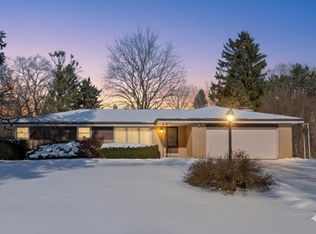 8824 West Dosie AVENUE, Greenfield, WI 53228