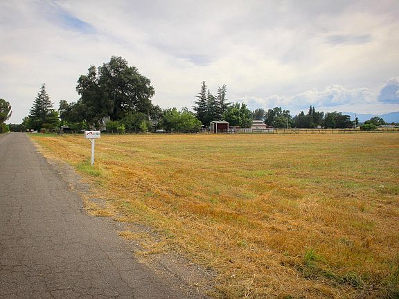 5th image of Majestic Oak Circle