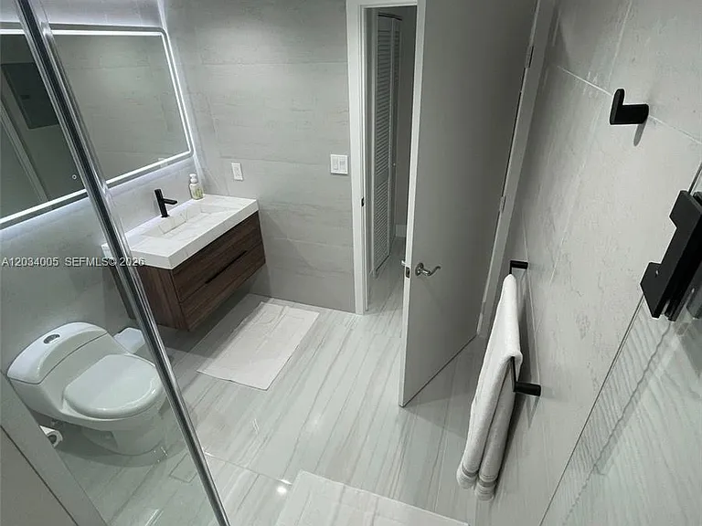 31 SE 5th St #3103 — Photo 4