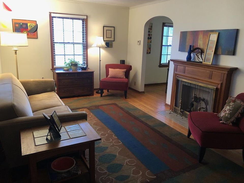 2nd image of 1526 Burr St #1526