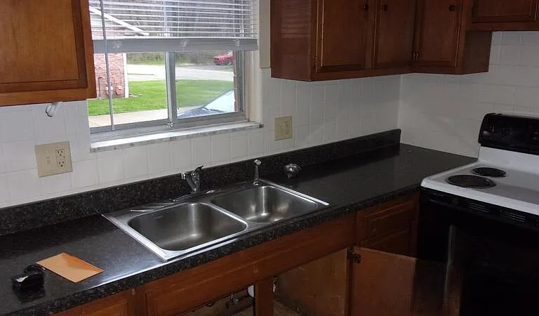 460 Laurel Dr — Photo 3