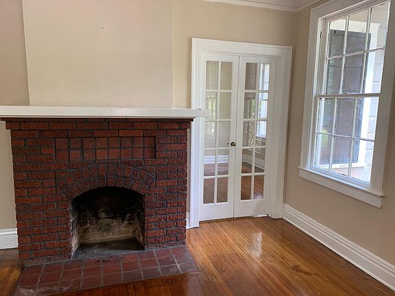 2nd image of 226 Brookwood Ter