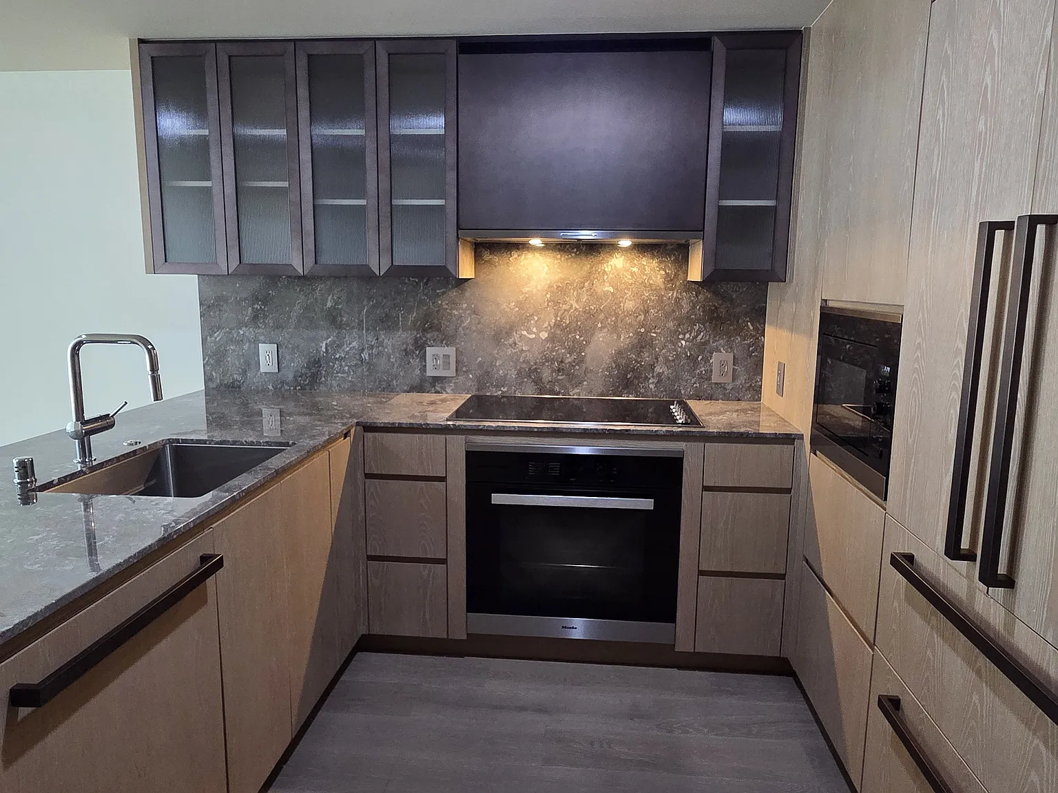 2 bed, 968 sqft, $5,800 — Photo 2