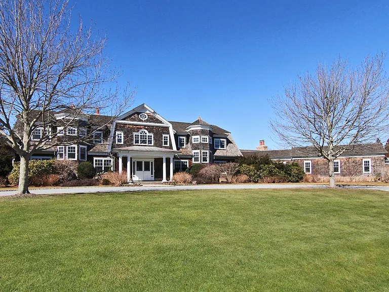 704 Ocean Rd — Photo 2