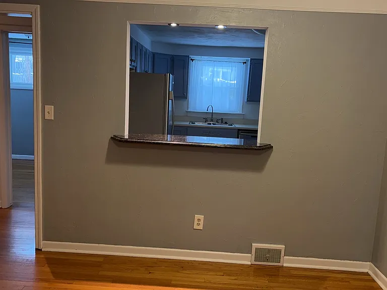601 Demong Dr — Photo 3