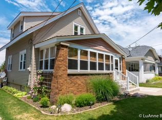 1035 Vernon St NE, Grand Rapids, MI 49503