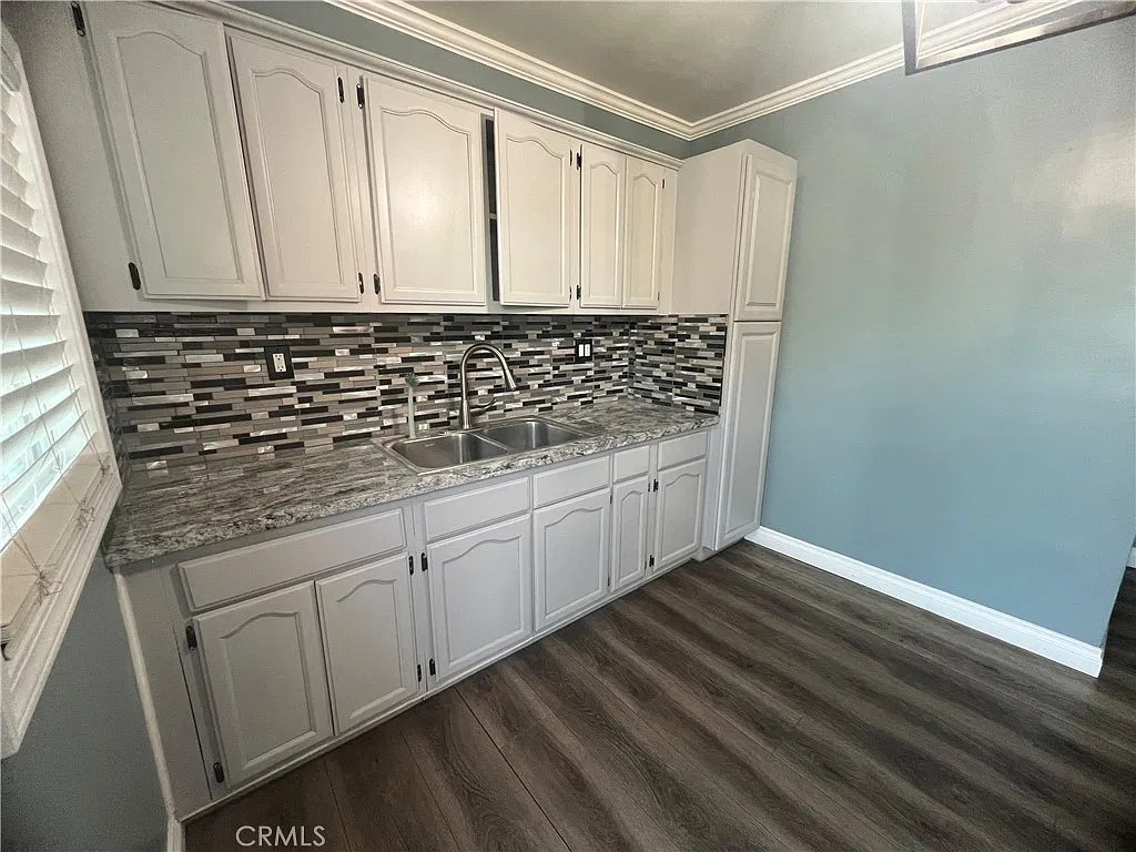 2 bed, 750 sqft, $2,300 — Photo 3
