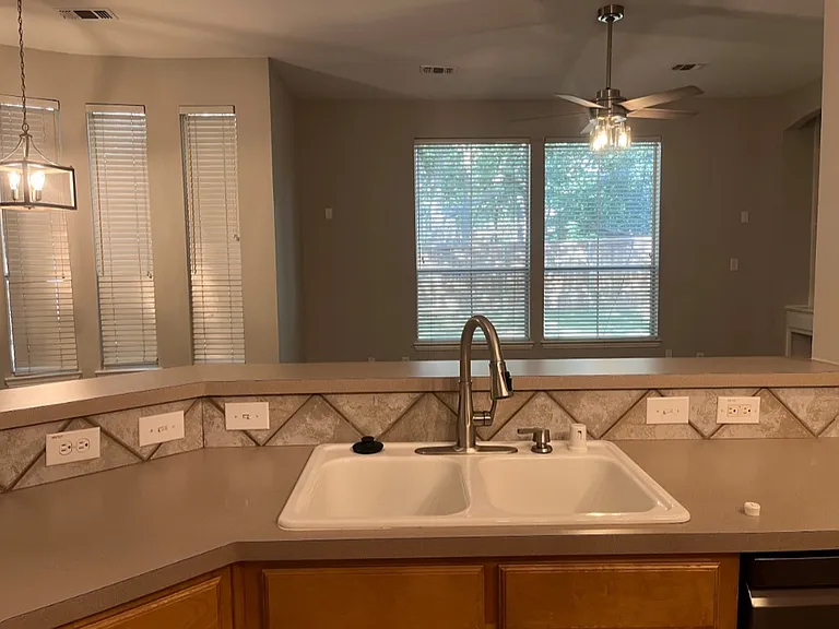2702 View Mdw — Photo 27