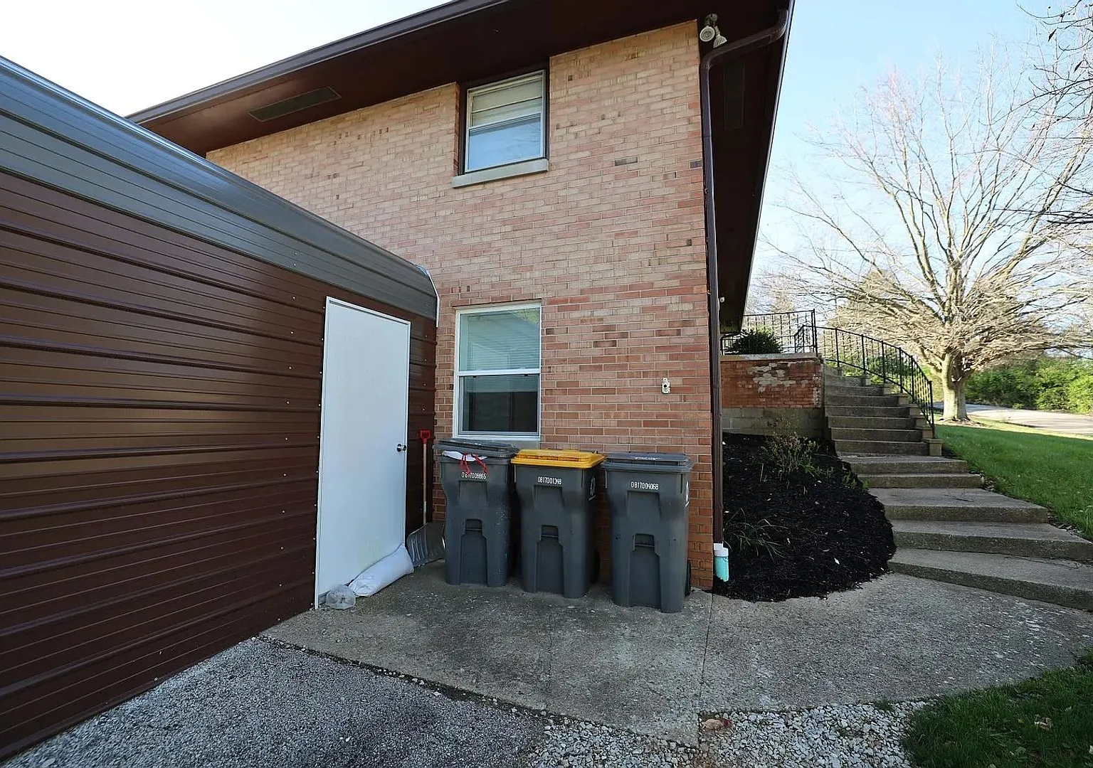 1534 N. Woodburn Ave — Photo 4