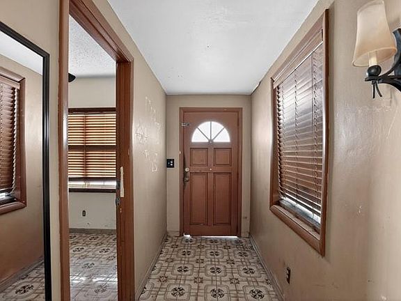 3rd image of 1019 Packer Street