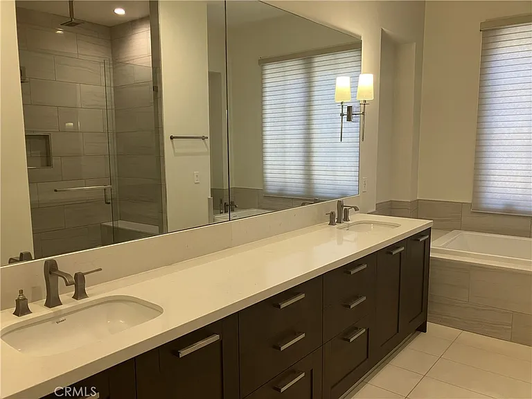 378 W Green St #131 — Photo 18