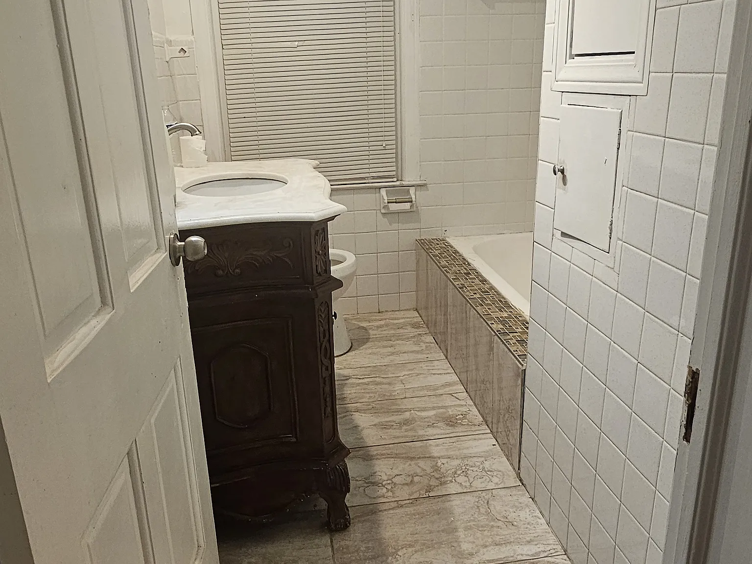 3 bed, 1128 sqft, $1,700 — Photo 2