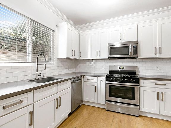 5th image of 5135 Marathon St APT 6