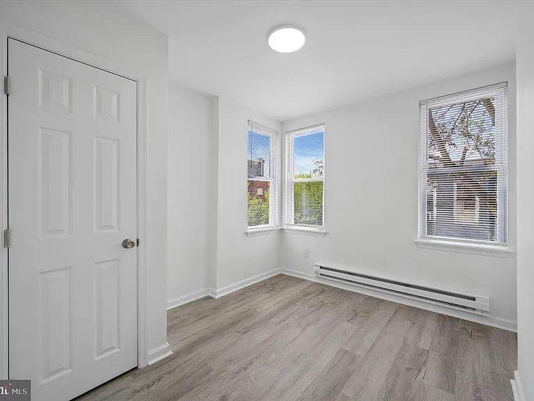 1216 W Firth St — Photo 11