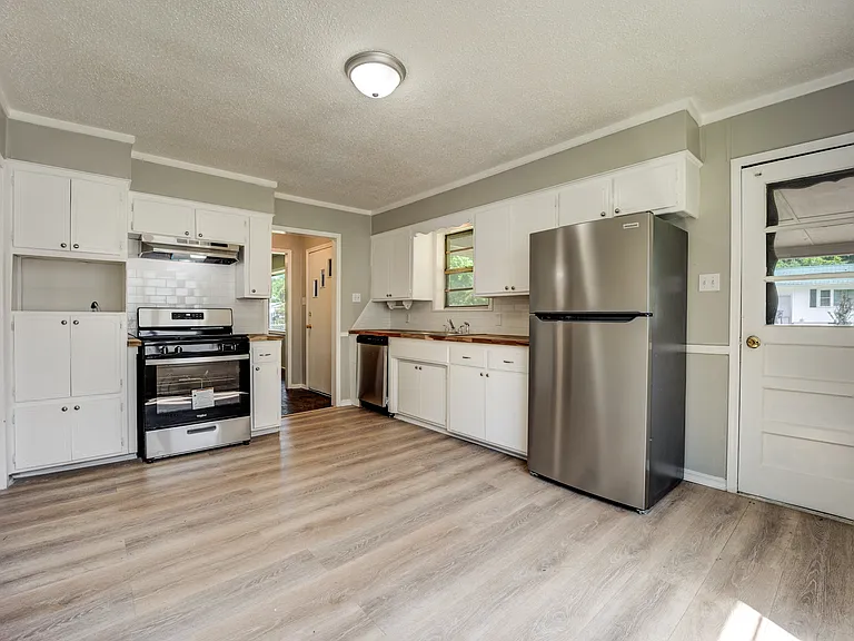 2816 Memphis St — Photo 2