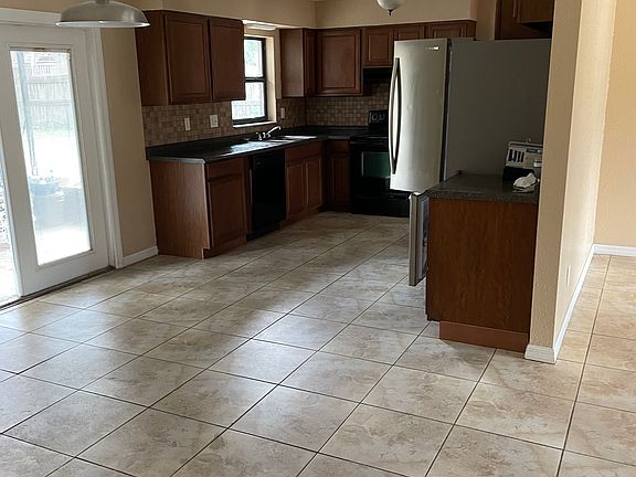 4th image of 3217 NE 15th Ave