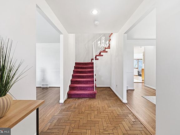 4th image of 300 Sawmill Rd