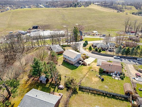 3rd image of 993 Hazel Dr