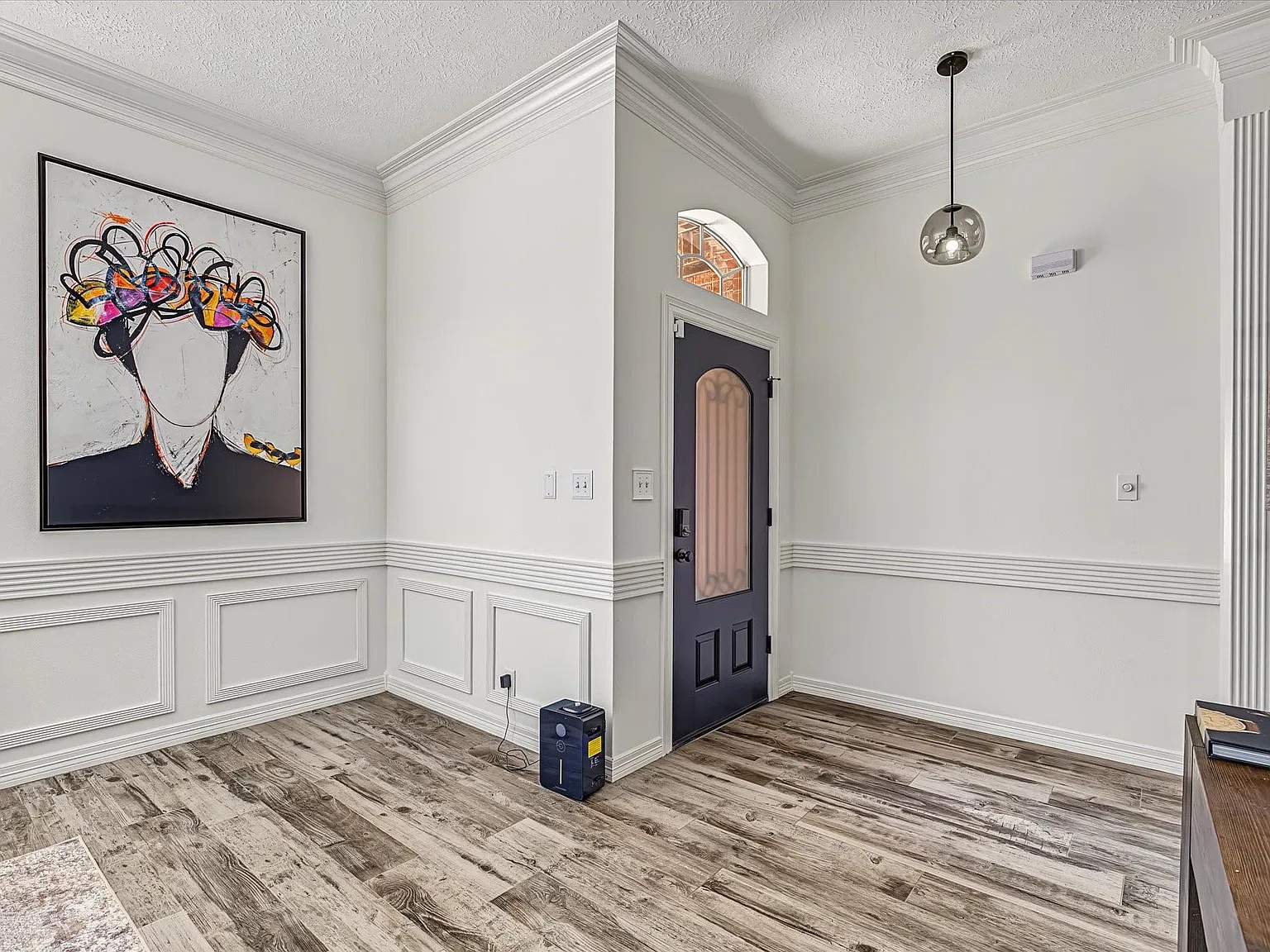 3 bed, 2.5 bath, 2364 sqft, $3,200 — Photo 3