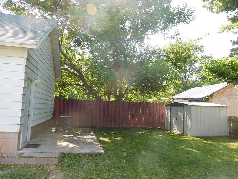 809 Pekin Ave — Photo 13
