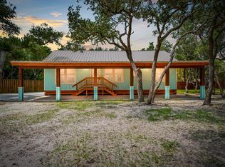 905 E Linden St, Rockport, TX 78382