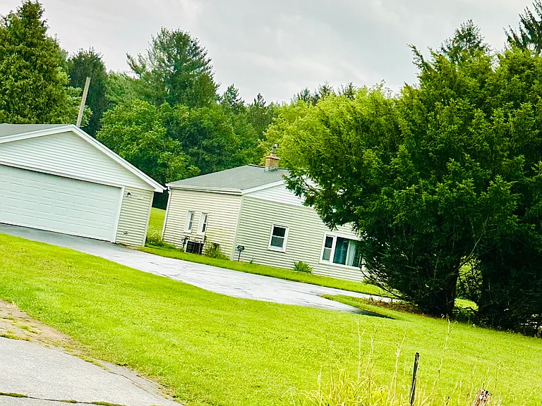 Jansen Dr — Photo 1