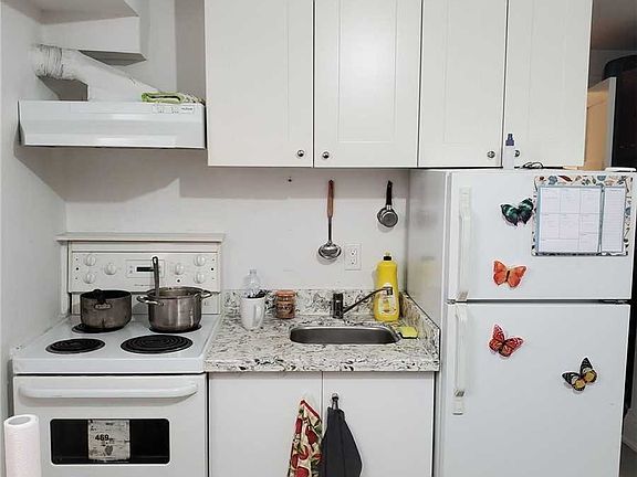 3rd image of 140 Gowan Ave #2