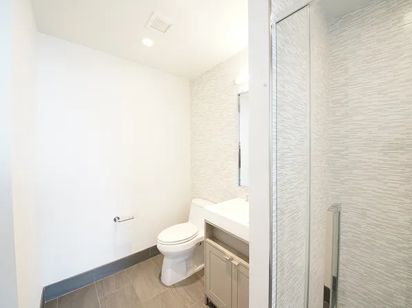 555 10th Avenue image 5 of 19