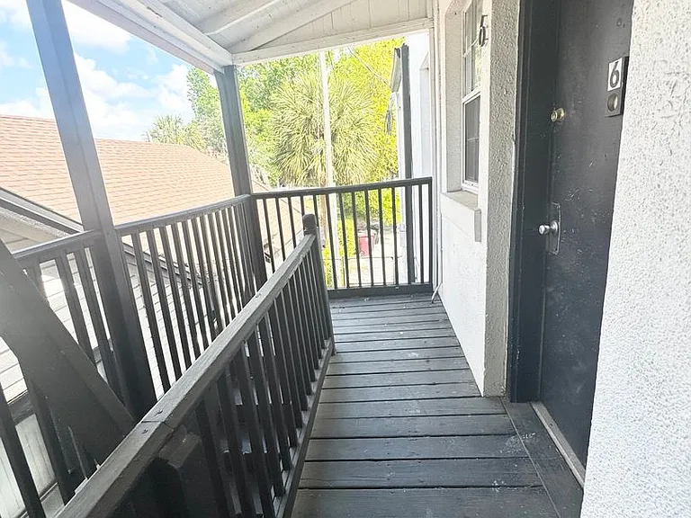 704 Cordova Dr #7 — Photo 2