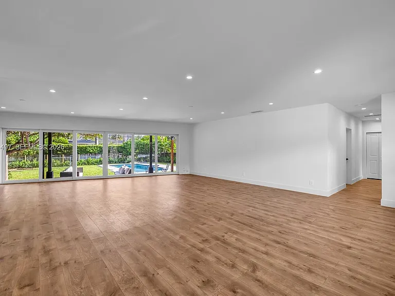 1411 NE 101st St — Photo 5