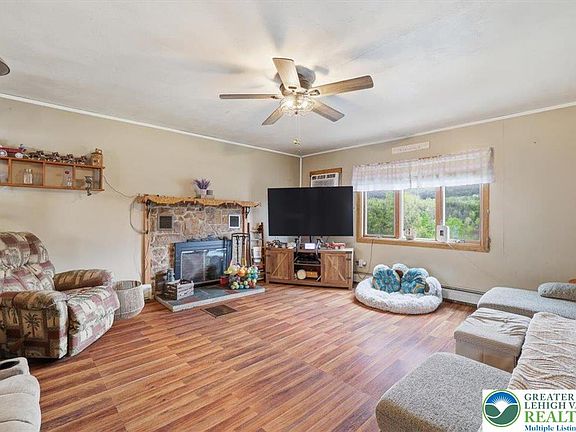 5th image of 831 Ridge Street