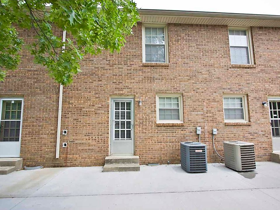 2nd image of 812 Golfview Pl