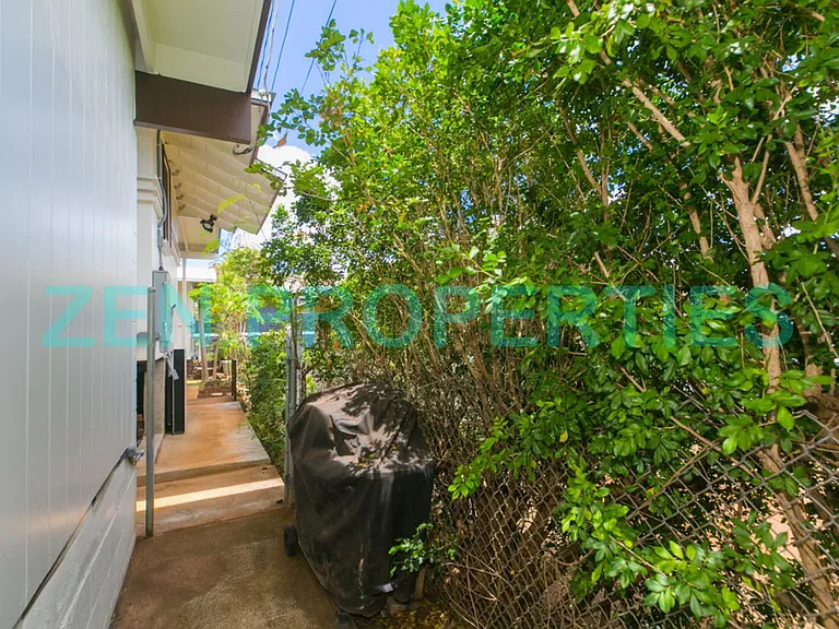 3167 Charles St — Photo 36