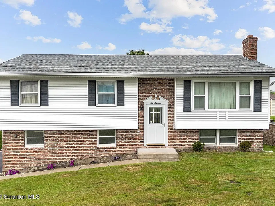 213 Leach Hill Rd