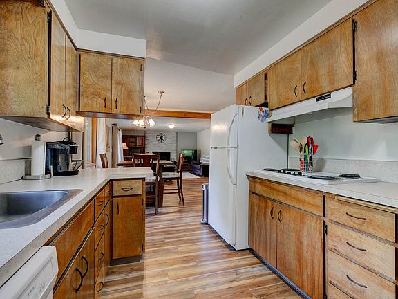 3rd image of 815 SE 36th Ave