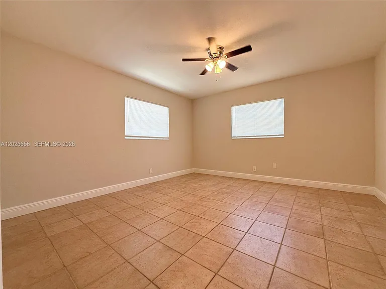 206 SE 3rd Pl — Photo 33