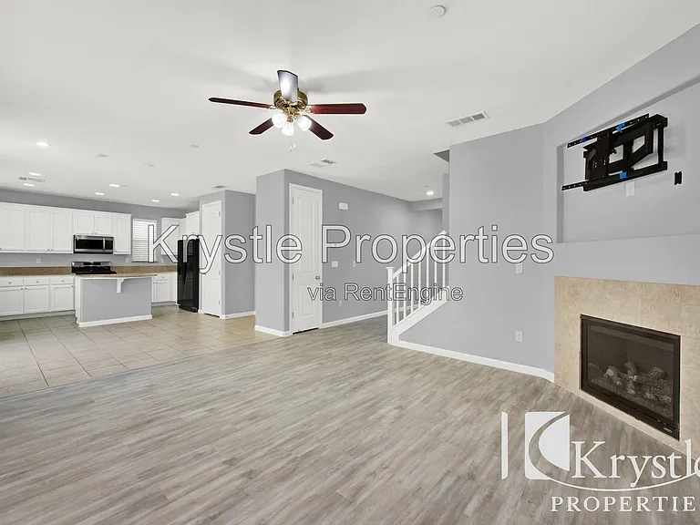 1649 Roma Dr — Photo 9