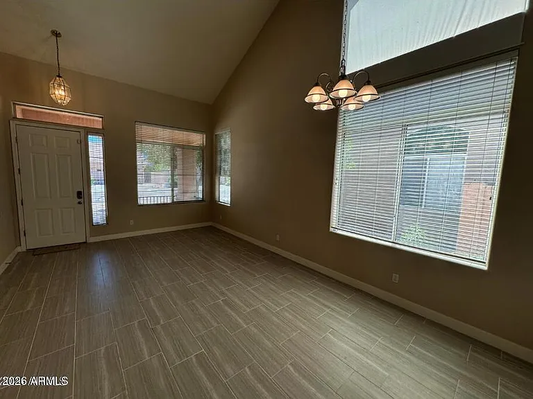 1470 W Armstrong Way — Photo 3