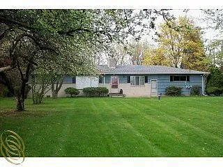 6771 Highland Rd photo 1