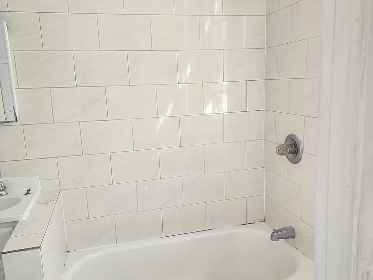 25 Cliff St #3L — Photo 4