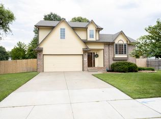 942 Clover Ln, Valley Center, KS 67147