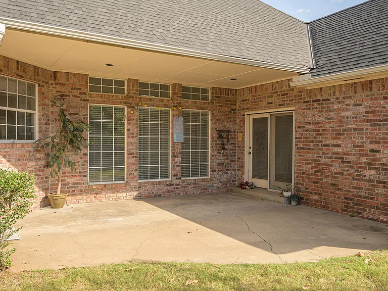 2424 Ashebury Way — Photo 48