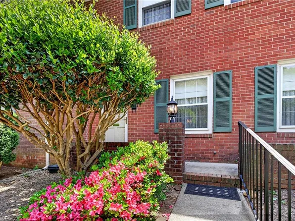 2962 Saint Marks Rd APT E, Winston Salem, NC 27103