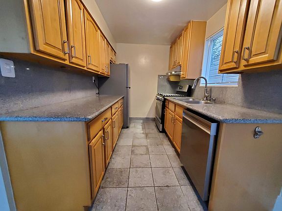 5th image of 2249 Van Ness Ave APT 2
