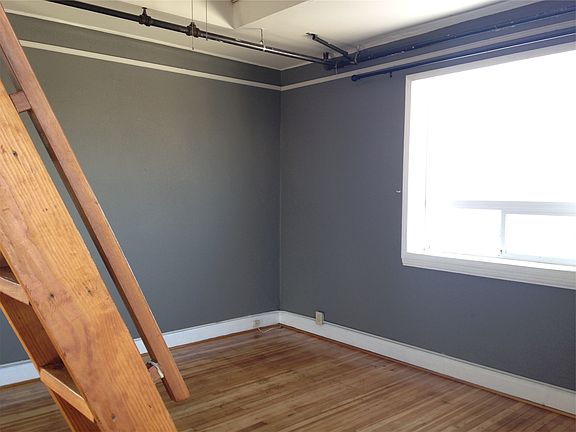 Main room - View 2