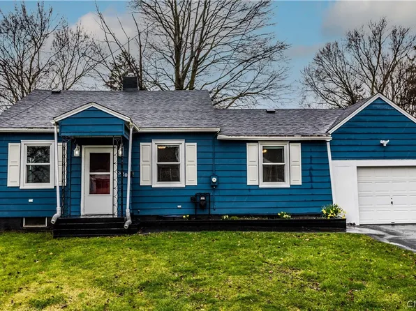 320 Clover Ridge Dr, Syracuse, NY 13206